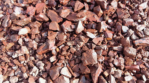 Kamenclub.ru: Щебень крошка красный (ЯШМА) фр. 10-20 мм.  купить в Пензе яшма красный, бордовый, оранжевый, рыжий декоративный каменный ландшафтный щебень колотый 9000 руб/т   фото КАМЕНЬ КЛУБ