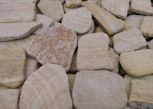 Kamenclub.ru: Песчаник пластушка галтованный желтый с рисунком (3 см)  купить в Пензе плитняк - пластушка желтый песчаник 21000 руб/м3   фото КАМЕНЬ КЛУБ