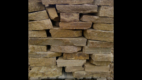 Kamenclub.ru: Песчаник пластушка желтый с рисунком (4-6 см)  купить в Пензе плитняк пластушка желтый с рисунком песчаник 9 000 руб/м3   фото КАМЕНЬ КЛУБ