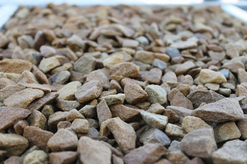 Kamenclub.ru: Щебень крошка желтый (песчаник) фр. 20-40 мм.  купить в Пензе песчаник бежевый рыжий каменная крошка песчаника 9500 руб/т   фото КАМЕНЬ КЛУБ