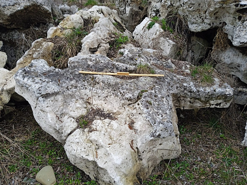 Kamenclub.ru: Выветренный известняк (степной) фр. 500-1500 мм.  купить в Пензе    10000 руб/т   фото КАМЕНЬ КЛУБ