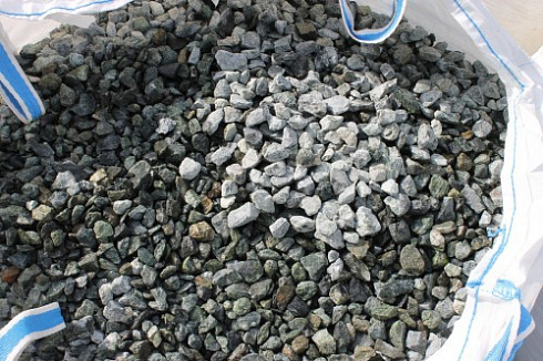 Kamenclub.ru: Щебень крошка зеленый (змеевик) фр. 20-40 мм.  купить в Пензе мрамор зеленый, салатовый ландшафтная мраморная крошка 8500 руб/т   фото КАМЕНЬ КЛУБ