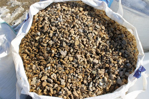 Kamenclub.ru: Щебень крошка желтый (песчаник) фр. 20-40 мм.  купить в Пензе песчаник бежевый рыжий каменная крошка песчаника 9500 руб/т   фото КАМЕНЬ КЛУБ