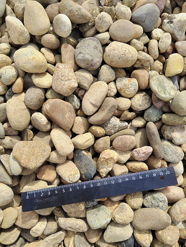 Kamenclub.ru: Галька речная окат рыжая фр. 20-40 мм. купить  в Пензе галька речная окатанная рыжая желтая серая округлая речная галька 5000 руб/т   фото КАМЕНЬ КЛУБ