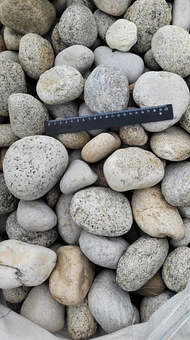 Kamenclub.ru: Галька речная окат (серо-белая) фр. 70-120 мм купить  в Пензе галька галечник бело-серая, серо-белая, серая, белая речная природная галька  8000 руб/т   фото КАМЕНЬ КЛУБ