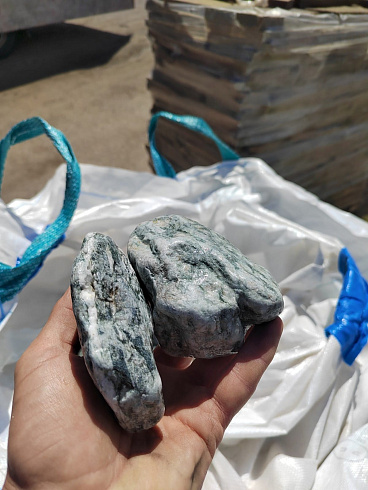 фото Галтованный жадеит (фр. 70-100 мм)  купить в Пензе в интернет-портале КАМЕНЬ КЛУБ