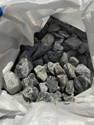 фото Галтованный жадеит (фр. 70-100 мм)  купить в Пензе в интернет-портале КАМЕНЬ КЛУБ