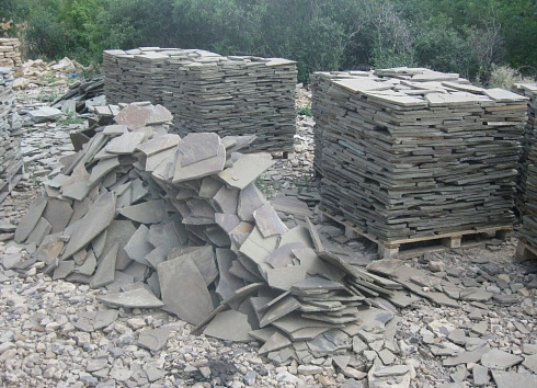 Kamenclub.ru: Песчаник пластушка серо-зеленый (1,5 см)  купить в Пензе плитняк - пластушка серо-зеленый, серый, зеленый пластушка рваная ландшафтная колотая 10200 руб/м3   фото КАМЕНЬ КЛУБ