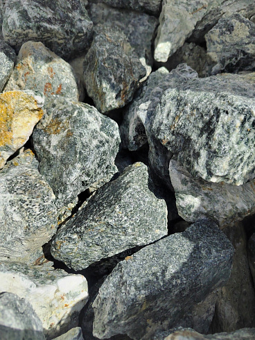 фото Галтованный жадеит (фр. 70-100 мм)  купить в Пензе в интернет-портале КАМЕНЬ КЛУБ