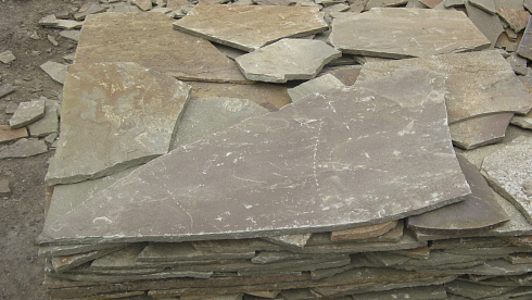 Kamenclub.ru: Песчаник пластушка серо-зеленый (3,0 см)  купить в Пензе песчаник серо-зеленый, серый, зеленый песчаник пластушка колотый рваный ландшафтный 10200 руб/м3   фото КАМЕНЬ КЛУБ