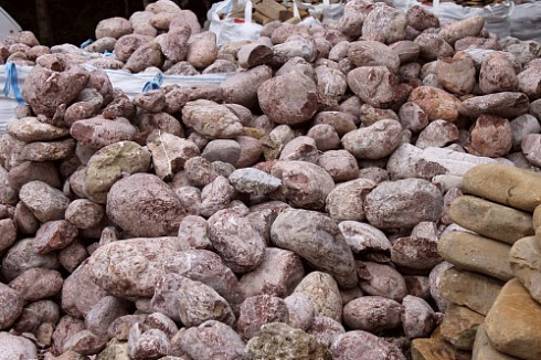 Kamenclub.ru: Розовый валунчик фр.100-300 мм.  купить в Пензе крупный природный камень розовый, серый молочный красный речной галечник природный 7850 руб/т   фото КАМЕНЬ КЛУБ