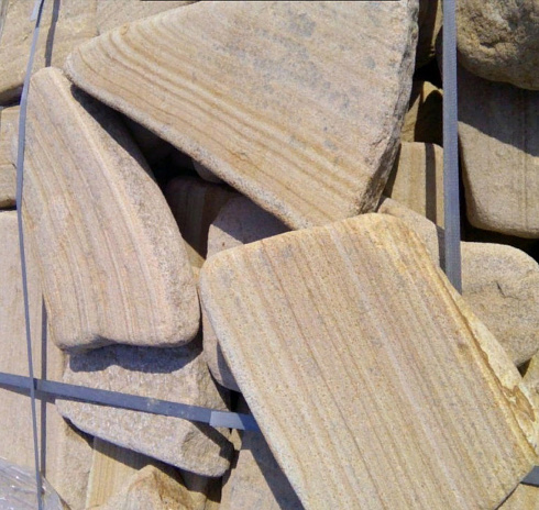 Kamenclub.ru: Песчаник пластушка галтованный желтый с рисунком (3 см)  купить в Пензе плитняк - пластушка желтый песчаник 21000 руб/м3   фото КАМЕНЬ КЛУБ