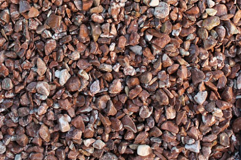 Kamenclub.ru: Мраморная крошка (щебень галтованный розовый) фр.5-10 мм.  купить в Пензе мрамор розовый, красный окатанный мраморный щебень декоративный ландшатфный 15000 руб/т   фото КАМЕНЬ КЛУБ