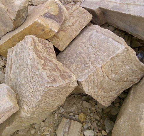 Kamenclub.ru: Песчаник пластушка желтый с рисунком (7-15 см)  купить в Пензе плитняк - пластушка - бут желтый песчаник 10200 руб/м3   фото КАМЕНЬ КЛУБ