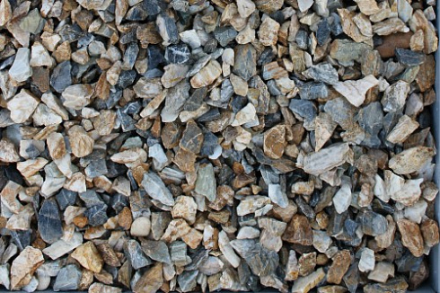 Kamenclub.ru: Мраморная крошка (щебень крошка медовый), фр. 10-20 мм.  купить в Пензе песчаник бежевый, серый каменная ландшафтная крошка  12000 руб/т   фото КАМЕНЬ КЛУБ