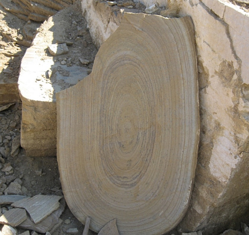 Kamenclub.ru: Форматный камень (плаха) пошаговая дорожка от 70-150 см (4 -12 см)  купить в Пензе плитняк  форматный плаха желтый песчаник 9 000 руб/т   фото КАМЕНЬ КЛУБ