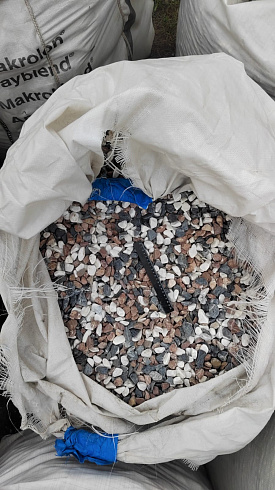 Kamenclub.ru: Мраморная крошка (щебень галтованный микс:белый-зеленый-розовый) фр.20-40 мм.  купить в Пензе мрамор белый, зеленый, розовый мрамор декоративный (галтовка) 15500 руб/т   фото КАМЕНЬ КЛУБ