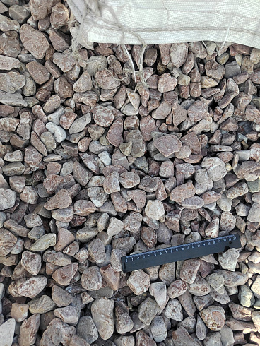 Kamenclub.ru: Мраморная крошка (щебень галтованный розовый) фр.20-40 мм.  купить в Пензе мрамор розовый, красный оголтованный округлый щебень  15000 руб/т   фото КАМЕНЬ КЛУБ