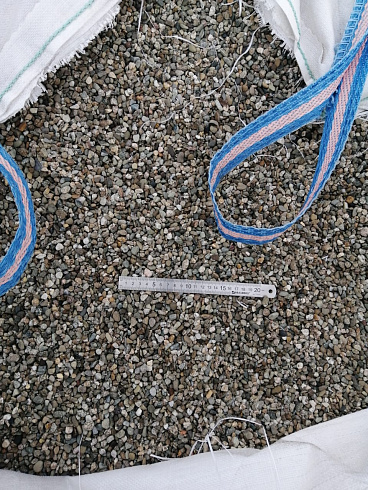 Kamenclub.ru: Галька речная окат (серая) фр.5-10 мм купить  в Пензе галька речная серая, серый, темно-серый, светло-серый, коричневый речная окатанная галька декоративная ландшатфная 5000 руб/т   фото КАМЕНЬ КЛУБ