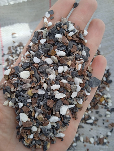 Kamenclub.ru: Мраморная крошка (щебень крошка микс: белый-зеленый-розовый) фр. 5-10 мм  купить в Пензе мрамор белый, зеленый, розовый, разноцветный, молочный декоративная ландшафтная мраморная крошка 9500 руб/т   фото КАМЕНЬ КЛУБ