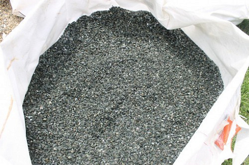 Kamenclub.ru: Щебень крошка зеленый (змеевик) фр. 5-10 мм  купить в Пензе змеевик зеленый, салатовый ландшафтный декоративный щебень крошка 7 200 руб/т   фото КАМЕНЬ КЛУБ
