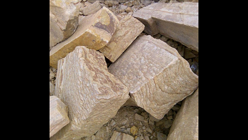 Kamenclub.ru: Песчаник пластушка желтый с рисунком (4-6 см)  купить в Пензе плитняк пластушка желтый с рисунком песчаник 9 000 руб/м3   фото КАМЕНЬ КЛУБ