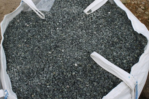 Kamenclub.ru: Щебень крошка зеленый (змеевик) фр. 10-20 мм.  купить в Пензе змеевик зеленый, салатовый декоративная ландшафтная каменная крошка щебня 7 200 руб/т   фото КАМЕНЬ КЛУБ