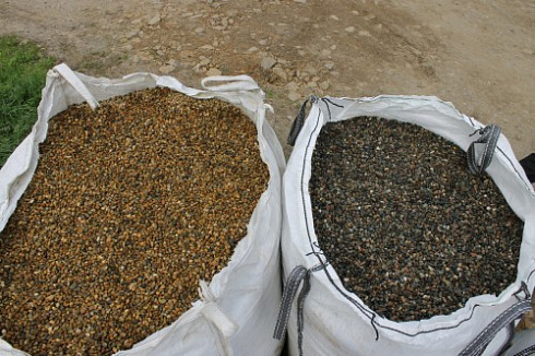 Kamenclub.ru: Галька окат (серо-желтая) фр.10-20 мм. купить  в Пензе галька серо-желтая, рыжая, серый речная окатанная округлая галька 5000 руб/т   фото КАМЕНЬ КЛУБ