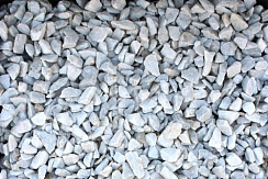 Kamenclub.ru: Мраморная крошка, щебень, цвет-белый, фр. 3-5 мм.  купить в Пензе мрамор белый молочный бежевый мрамор колотый 11500 руб/т   фото КАМЕНЬ КЛУБ