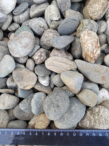 Kamenclub.ru: Галька речная окат (пестрая) фр. 20-40 мм. купить  в Пензе галька речная пестрая, серая, серые оттенки галька речная окатанная округлая 5000 руб/т   фото КАМЕНЬ КЛУБ