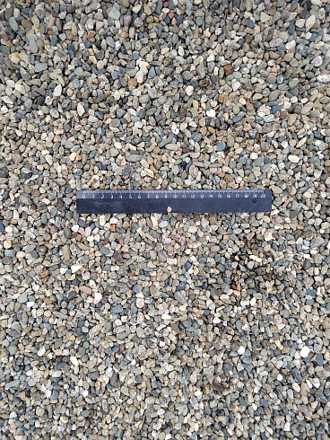 Kamenclub.ru: Галька речная окат (серая) фр.5-10 мм купить  в Пензе галька речная серая, серый, темно-серый, светло-серый, коричневый речная окатанная галька декоративная ландшатфная 5000 руб/т   фото КАМЕНЬ КЛУБ