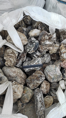 Kamenclub.ru: Кварцевый валунчик фр.100-300 мм.  купить в Пензе кварц белый, бежевый молочный рыжий крупный природный камень галечник 7850 руб/т   фото КАМЕНЬ КЛУБ