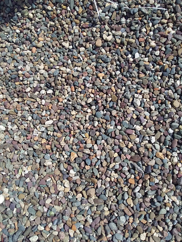 Kamenclub.ru: Галька речная окат цветная фр.5-10 мм. купить  в Пензе галька речная белый, серый, красноватый, синий, темно-серый речная окатанная галька декоративная 6800 руб/т   фото КАМЕНЬ КЛУБ