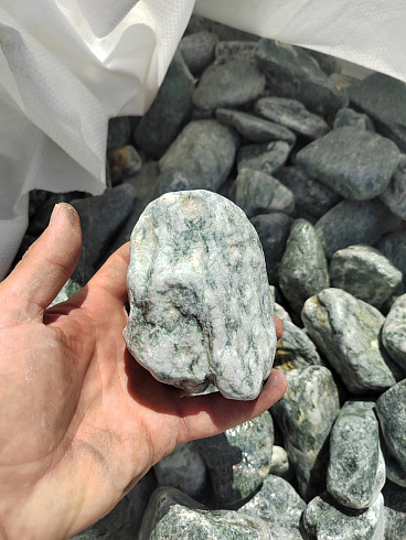 фото Галтованный жадеит (фр. 70-100 мм)  купить в Пензе в интернет-портале КАМЕНЬ КЛУБ