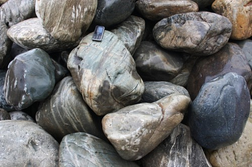 Kamenclub.ru: Речной валун Кабанчик фр.300-500 мм.  купить в Пензе крупный природный камень галька серый, темно-серый речной валун галечник масштабный 7000 руб/т   фото КАМЕНЬ КЛУБ