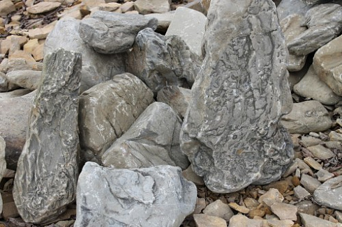 Kamenclub.ru: Песчаник декоративный ландшафтный (фр. 300-500 мм)  купить в Пензе песчаник желтый рыжий серый зеленый валун речной окатанный природный песчаника 4 500 руб/т   фото КАМЕНЬ КЛУБ