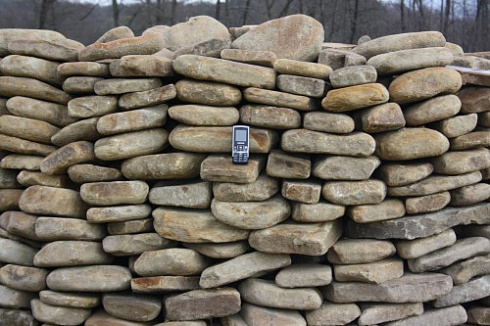 Kamenclub.ru: Песчаник для мощения дорожек, площадок, парковок ( фр 5-10 см)  купить в Пензе песчаник  серый желтый коричневый рыжий песчаник оголтованный окатанный 6500 руб/т   фото КАМЕНЬ КЛУБ