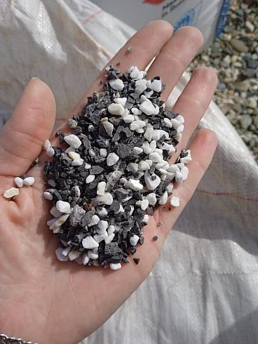 Kamenclub.ru: Мраморная крошка (щебень крошка микс: белый-зеленый-розовый) фр. 3-5 мм.  купить в Пензе мрамор белый, зеленый, розовый мраморная декоративная крошка каменная 12000 руб/т   фото КАМЕНЬ КЛУБ