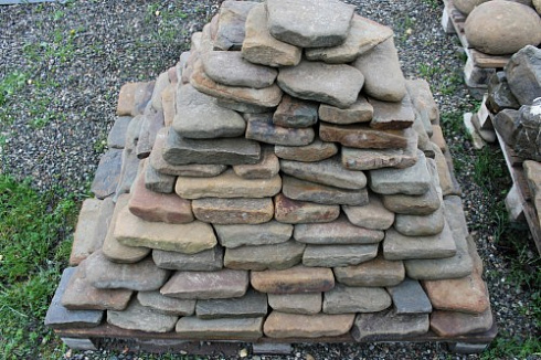 Kamenclub.ru: Песчаник галтованный для облицовки (фр. 2-5 см)  купить в Пензе песчник рыжий желтый серый песчаник окатанный речной 6 000 руб/т   фото КАМЕНЬ КЛУБ