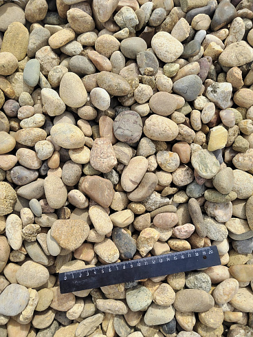 Kamenclub.ru: Галька речная окат рыжая фр. 20-40 мм. купить  в Пензе галька речная окатанная рыжая желтая серая округлая речная галька 5000 руб/т   фото КАМЕНЬ КЛУБ