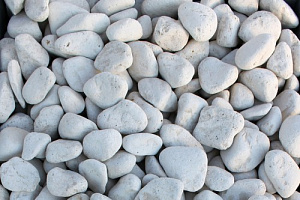 Kamenclub.ru: Щебень галтованный белый (мрамор) фр.5-10 мм.  купить в Пензе мрамор белый, айвори, молочный каменная мраморная декоративная ландшафтная крошка 17000 руб/т   фото КАМЕНЬ КЛУБ