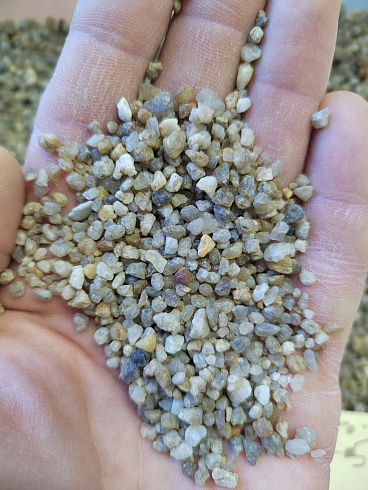 Кварцевый песок для площадок фр. 2-5 мм.  купить в Пензе фото Камень Клуб