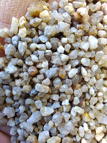 Кварцевый песок для площадок фр. 2-5 мм.  купить в Пензе фото Камень Клуб