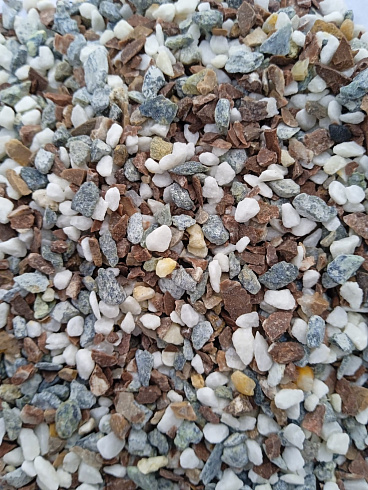 Kamenclub.ru: Мраморная крошка (щебень крошка микс: белый-зеленый-розовый) фр. 5-10 мм  купить в Пензе мрамор белый, зеленый, розовый, разноцветный, молочный декоративная ландшафтная мраморная крошка 9500 руб/т   фото КАМЕНЬ КЛУБ