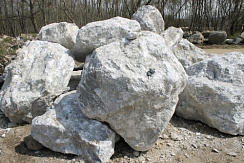 Kamenclub.ru: Мраморизированный известняк фр.500-1500 мм.  купить в Пензе    10000 руб/т   фото КАМЕНЬ КЛУБ