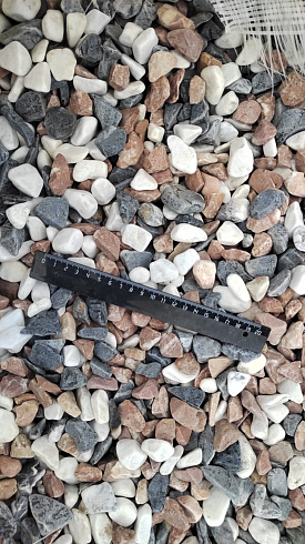 Kamenclub.ru: Мраморная крошка (щебень галтованный микс:белый-зеленый-розовый) фр.20-40 мм.  купить в Пензе мрамор белый, зеленый, розовый мрамор декоративный (галтовка) 15500 руб/т   фото КАМЕНЬ КЛУБ