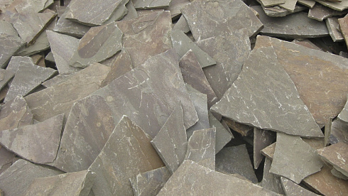 Kamenclub.ru: Песчаник пластушка серо-зеленый (1,5 см)  купить в Пензе плитняк - пластушка серо-зеленый, серый, зеленый пластушка рваная ландшафтная колотая 10200 руб/м3   фото КАМЕНЬ КЛУБ