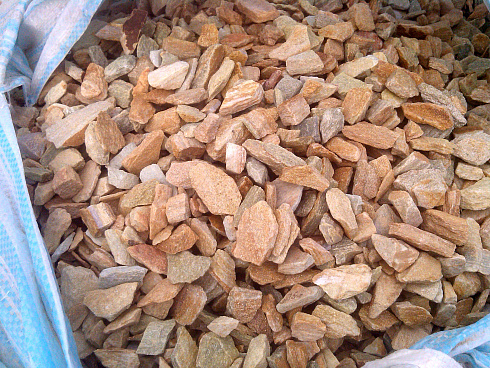 Kamenclub.ru: Щебень крошка желтый (ЗЛАТОЛИТ) фр. 20-40 мм.  купить в Пензе златолит бежевый, золотистый, желтый декоративная каменная крошка 10800 руб/т   фото КАМЕНЬ КЛУБ