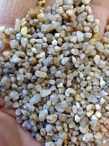 Кварцевый песок для площадок фр. 2-5 мм.  купить в Пензе фото Камень Клуб