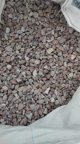 Kamenclub.ru: Мраморная крошка (щебень галтованный розовый) фр.20-40 мм.  купить в Пензе мрамор розовый, красный оголтованный округлый щебень  15000 руб/т   фото КАМЕНЬ КЛУБ